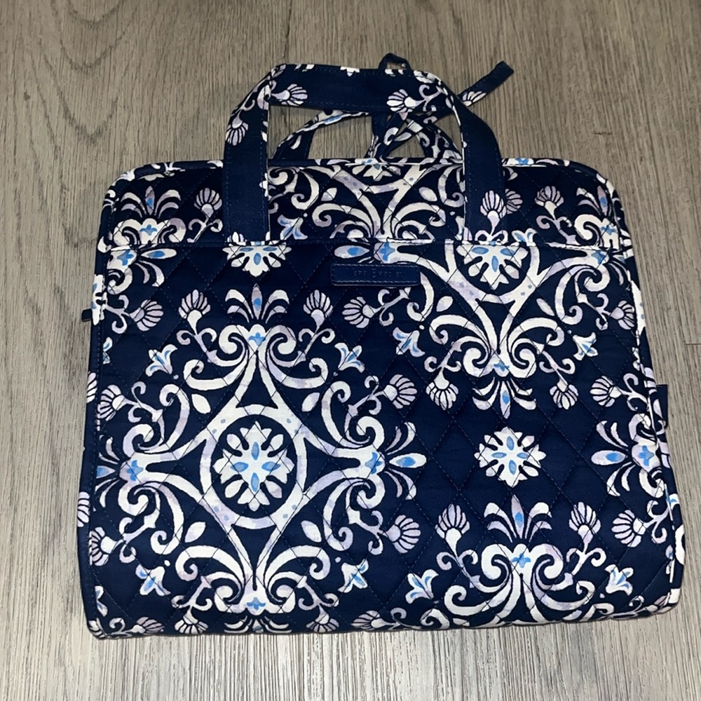 NWOT Vera Bradley travel toiletry bag.